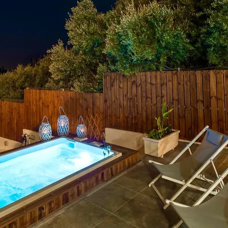 Izabela With Private Pools Apartment *